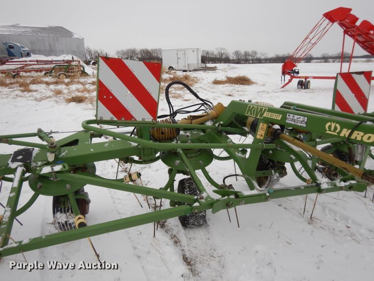image for item DL2121 2007 Krone KW13.02/12T  hay rake