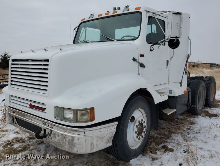 image for item EY9629 1989 International 8300  semi truck