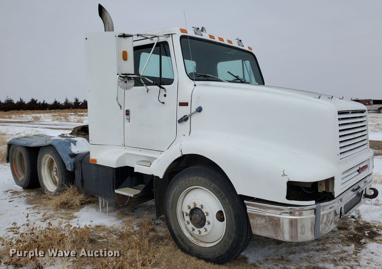 image for item EY9629 1989 International 8300  semi truck
