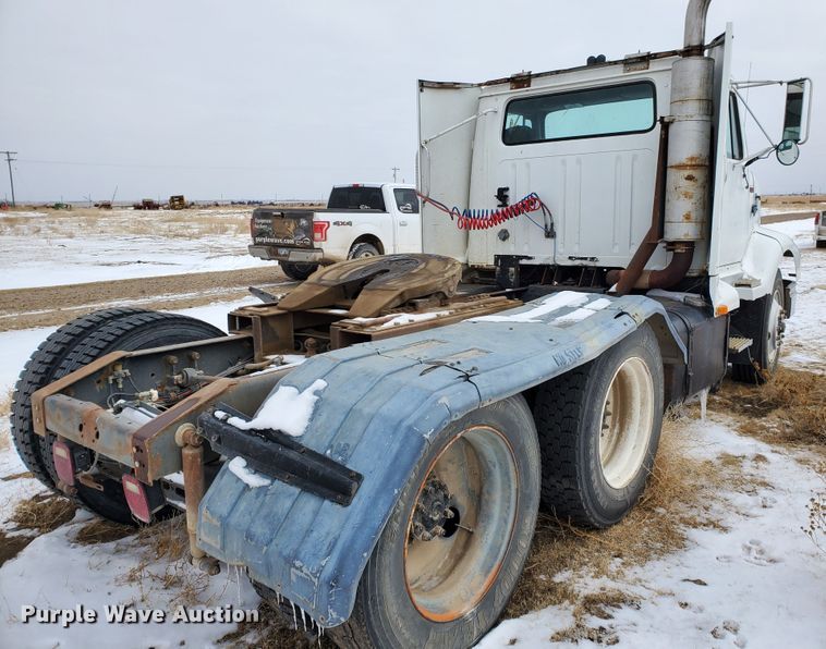 image for item EY9629 1989 International 8300  semi truck