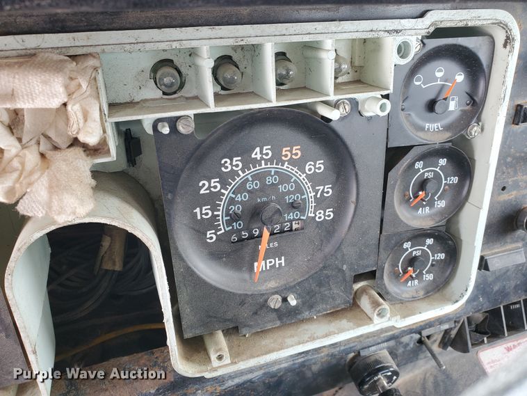 image for item EY9629 1989 International 8300  semi truck