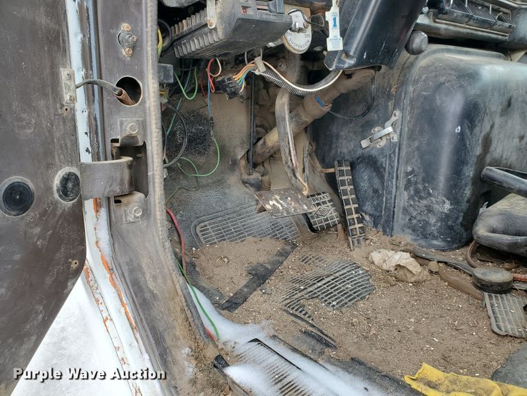 image for item EY9629 1989 International 8300  semi truck