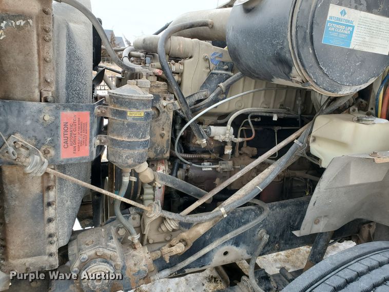 image for item EY9629 1989 International 8300  semi truck