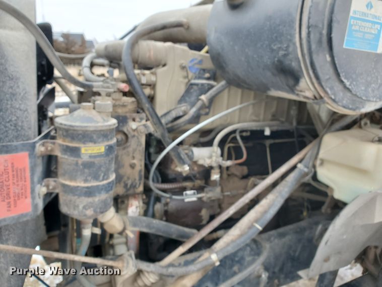 image for item EY9629 1989 International 8300  semi truck