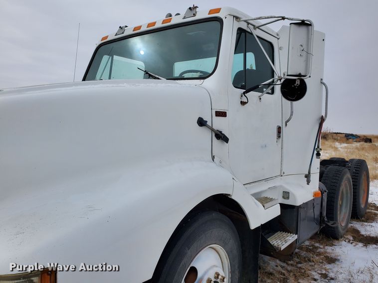 image for item EY9629 1989 International 8300  semi truck