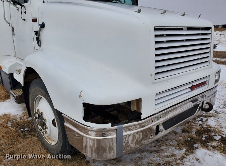 image for item EY9629 1989 International 8300  semi truck
