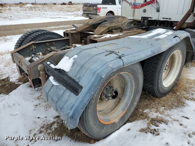 image for item EY9629 1989 International 8300  semi truck