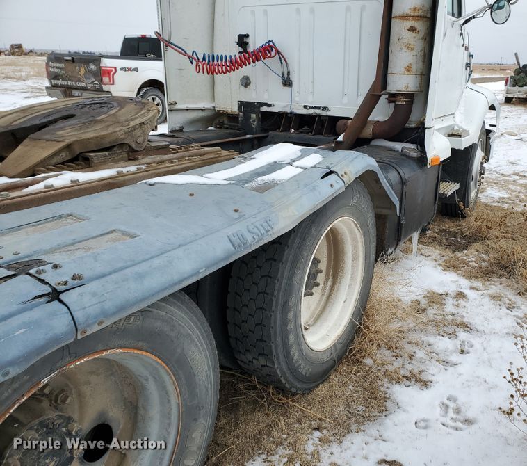 image for item EY9629 1989 International 8300  semi truck