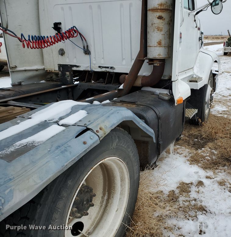 image for item EY9629 1989 International 8300  semi truck