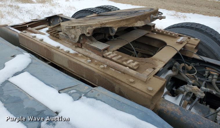 image for item EY9629 1989 International 8300  semi truck