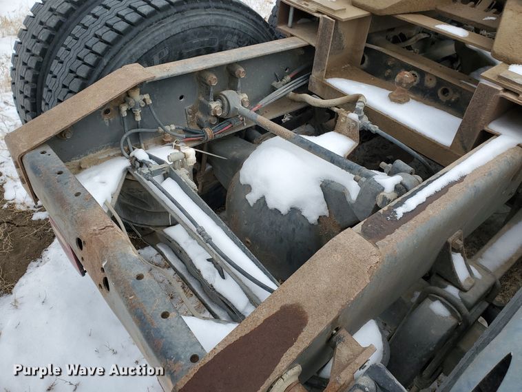 image for item EY9629 1989 International 8300  semi truck