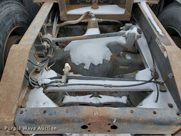 image for item EY9629 1989 International 8300  semi truck