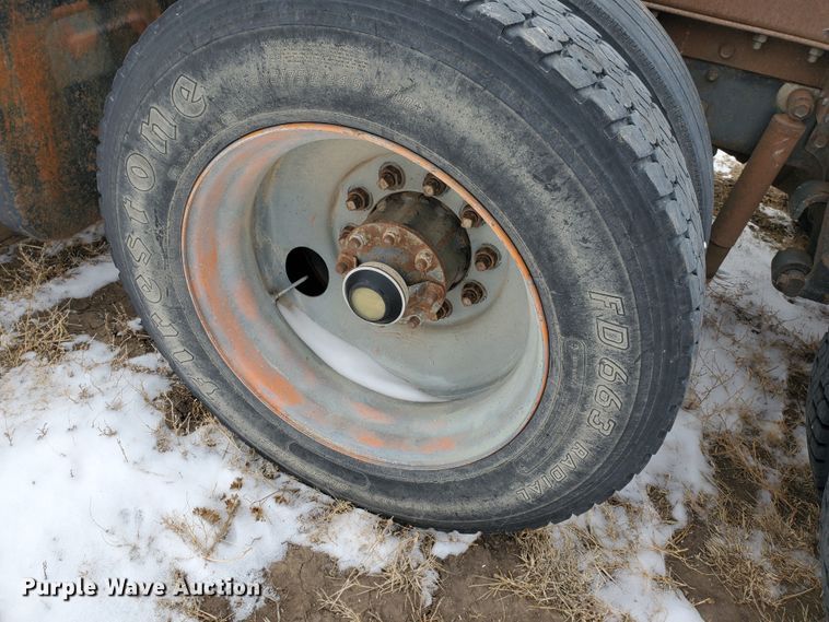 image for item EY9629 1989 International 8300  semi truck