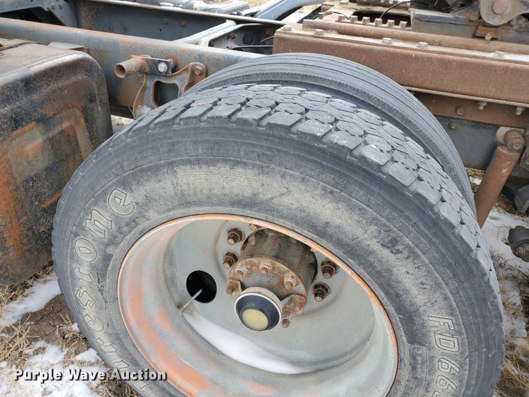 image for item EY9629 1989 International 8300  semi truck