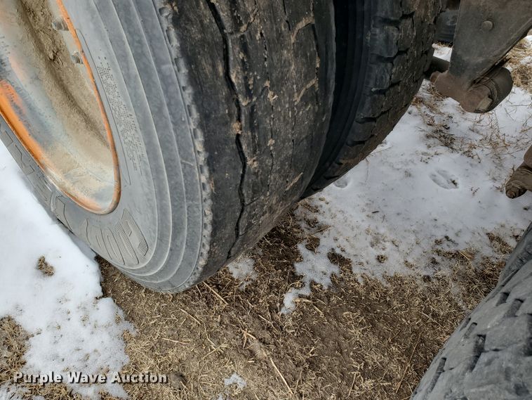 image for item EY9629 1989 International 8300  semi truck