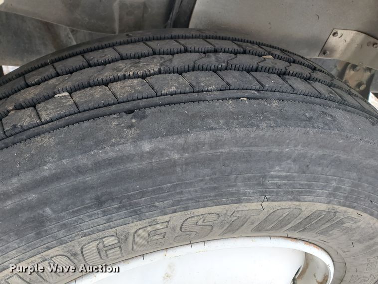 image for item EY9629 1989 International 8300  semi truck