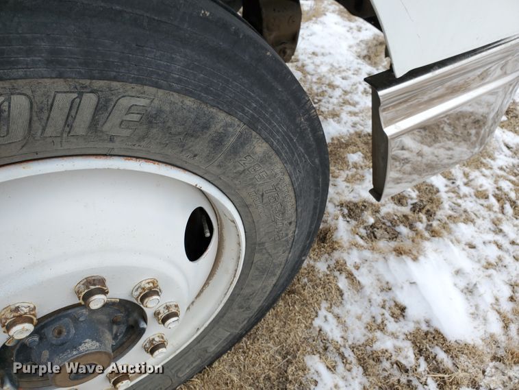 image for item EY9629 1989 International 8300  semi truck