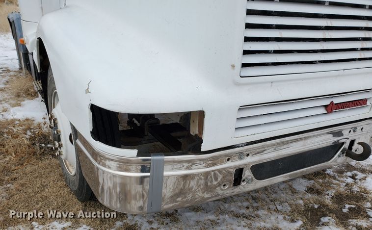 image for item EY9629 1989 International 8300  semi truck