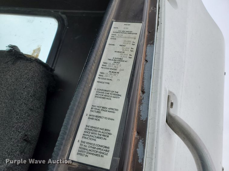 image for item EY9629 1989 International 8300  semi truck