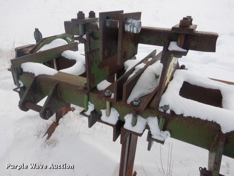 image for item FA9477 John Deere  ripper