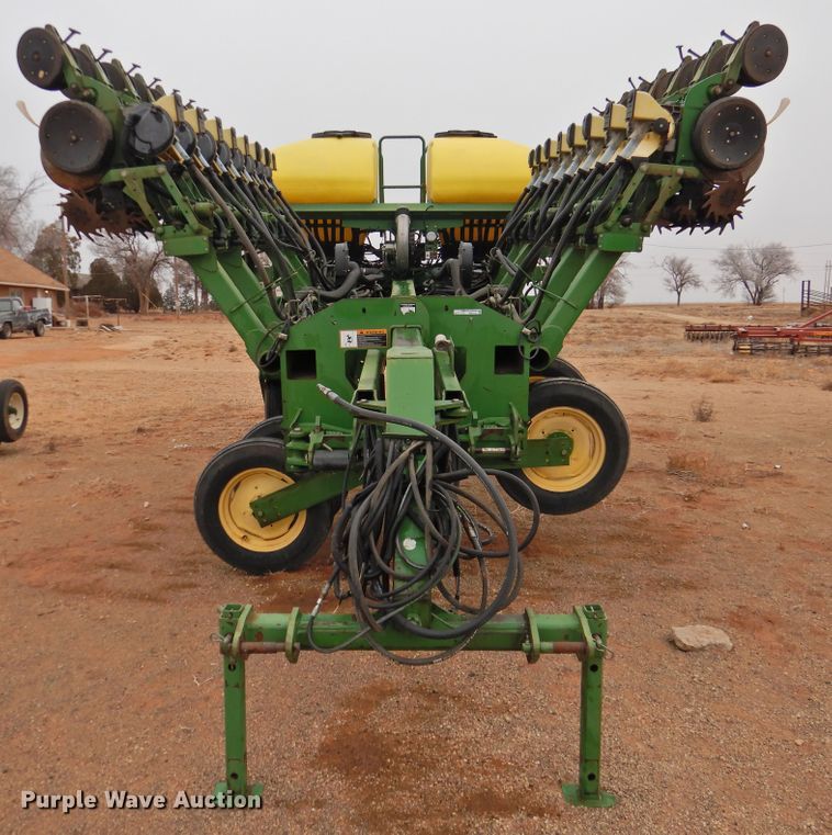 image for item HN9112 2005 John Deere 1790 CCS  planter