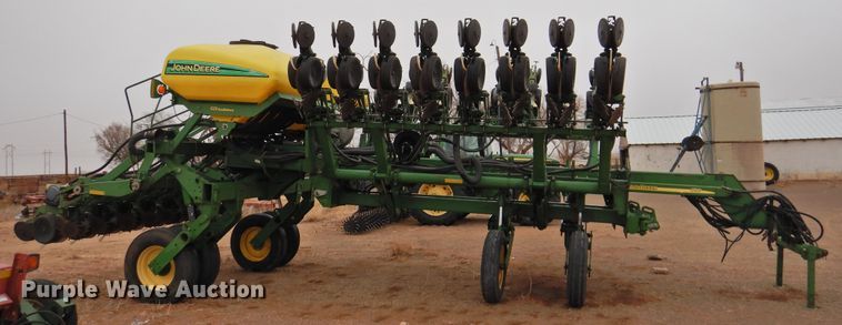 image for item HN9112 2005 John Deere 1790 CCS  planter
