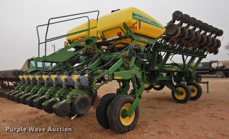 image for item HN9112 2005 John Deere 1790 CCS  planter