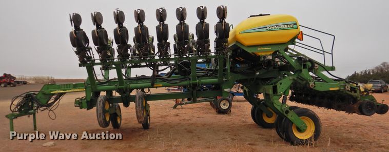 image for item HN9112 2005 John Deere 1790 CCS  planter