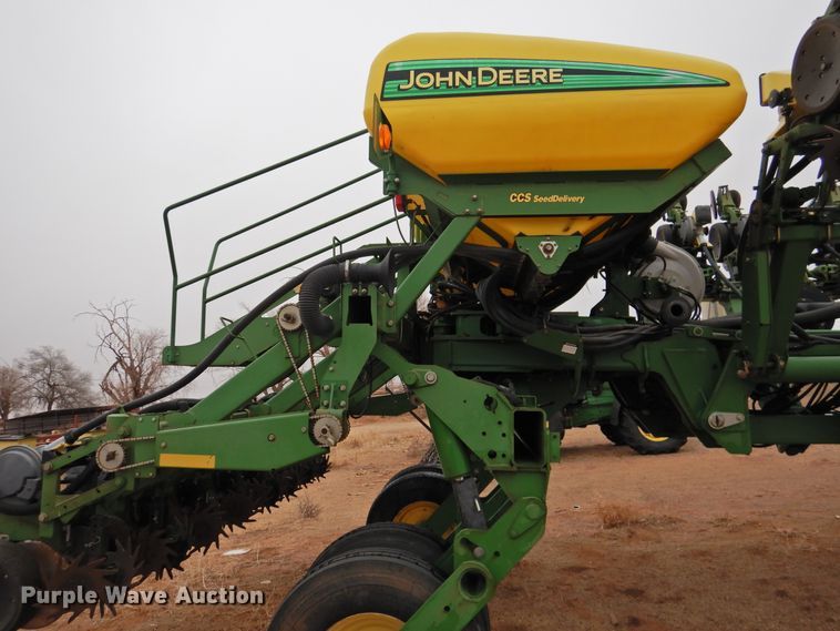 image for item HN9112 2005 John Deere 1790 CCS  planter