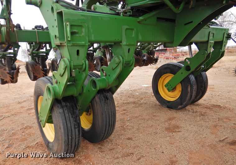 image for item HN9112 2005 John Deere 1790 CCS  planter