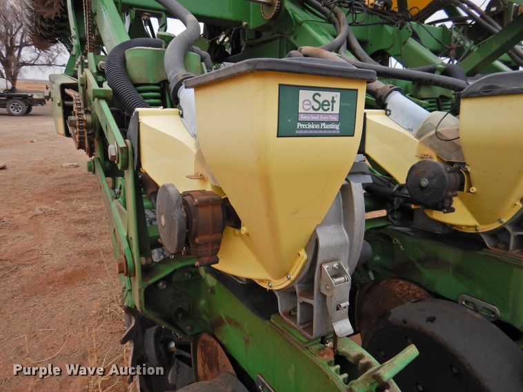 image for item HN9112 2005 John Deere 1790 CCS  planter