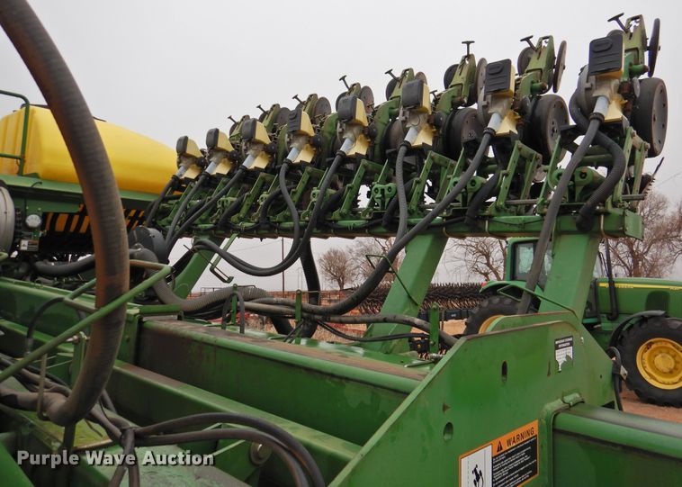 image for item HN9112 2005 John Deere 1790 CCS  planter