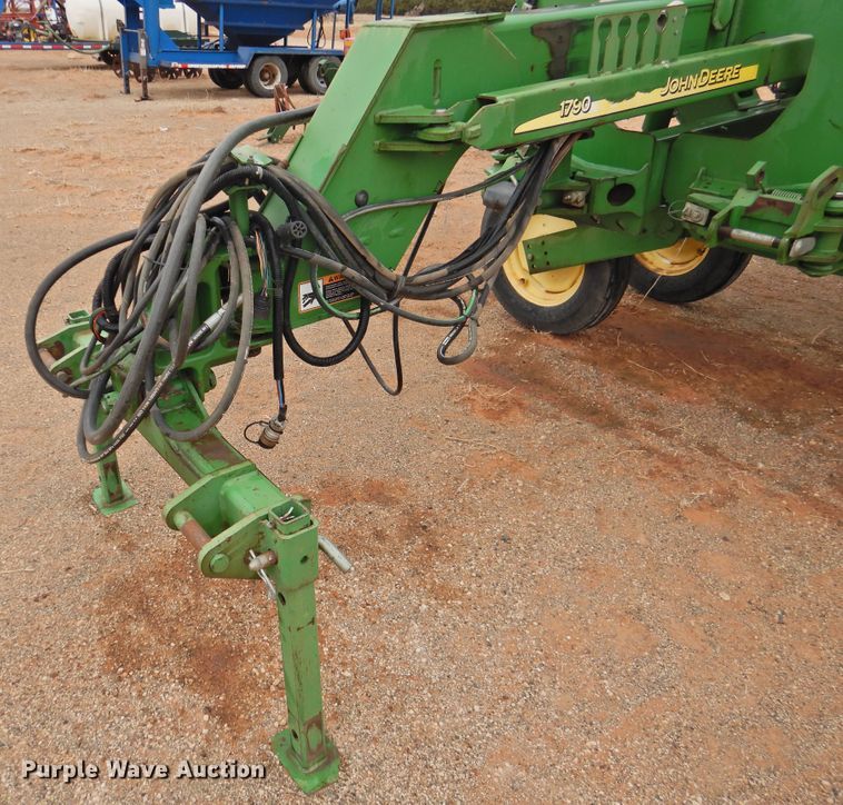 image for item HN9112 2005 John Deere 1790 CCS  planter