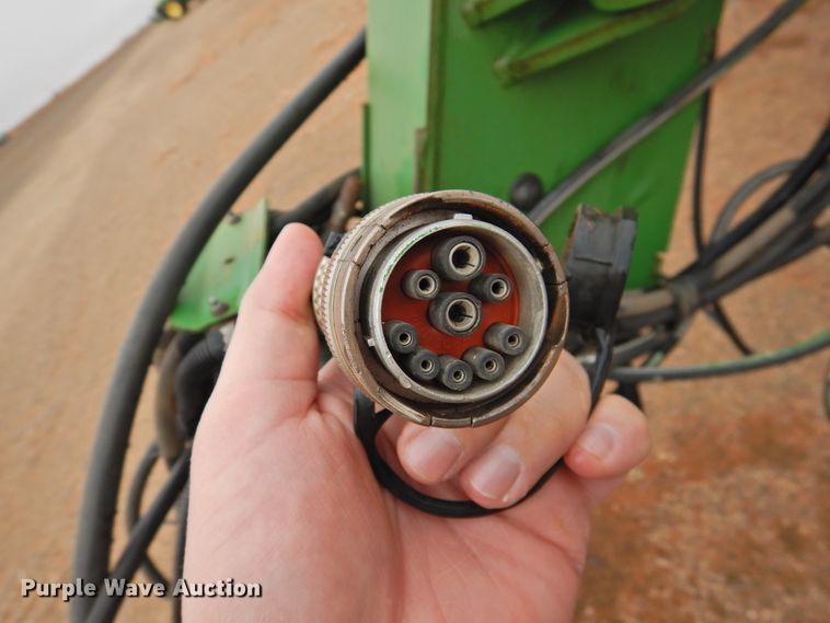 image for item HN9112 2005 John Deere 1790 CCS  planter