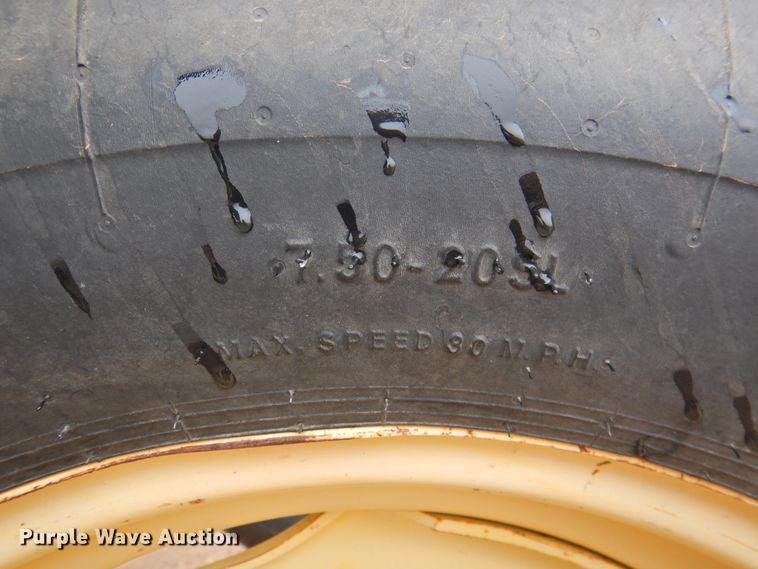 image for item HN9112 2005 John Deere 1790 CCS  planter