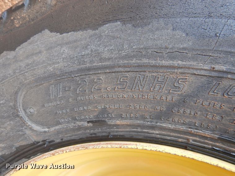 image for item HN9112 2005 John Deere 1790 CCS  planter