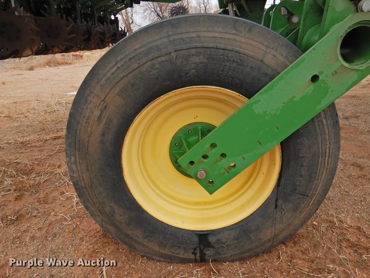 image for item HN9112 2005 John Deere 1790 CCS  planter