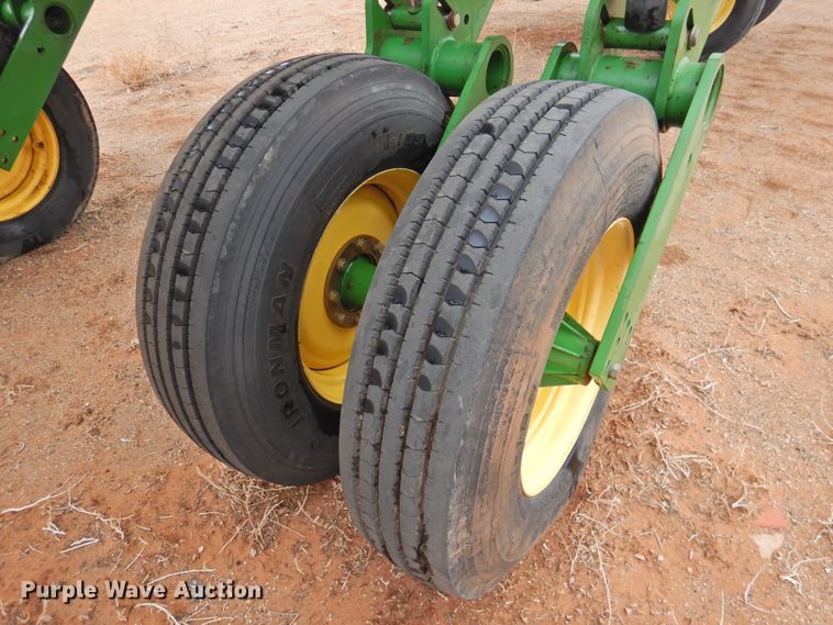 image for item HN9112 2005 John Deere 1790 CCS  planter