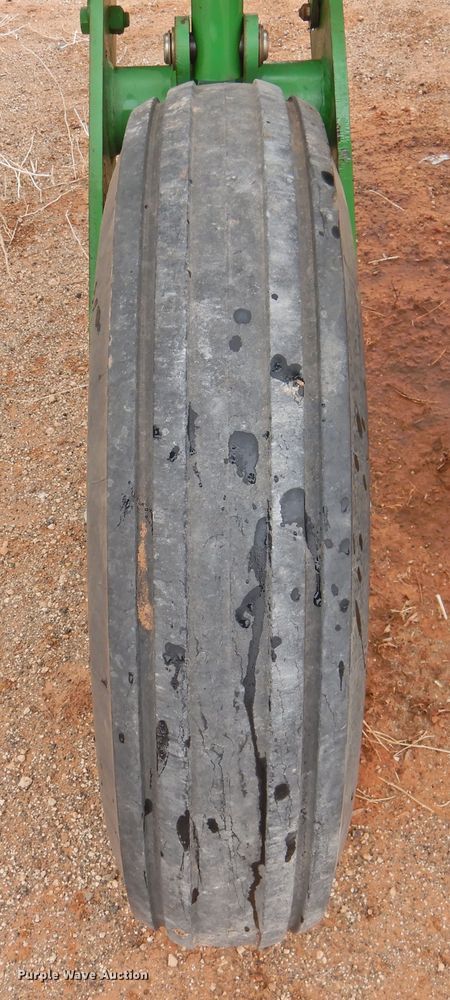 image for item HN9112 2005 John Deere 1790 CCS  planter