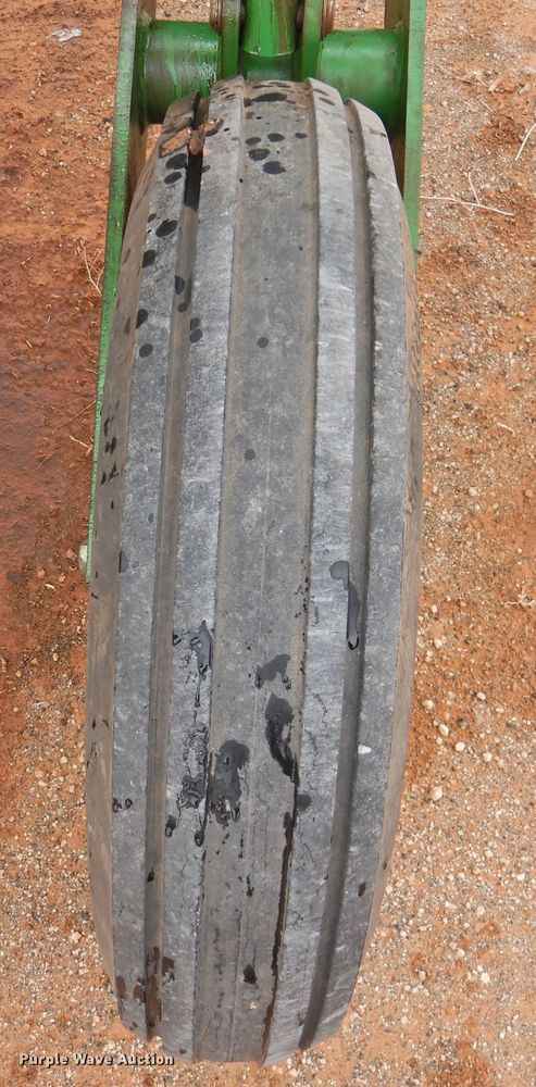 image for item HN9112 2005 John Deere 1790 CCS  planter