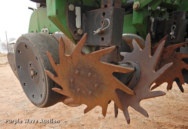 image for item HN9112 2005 John Deere 1790 CCS  planter