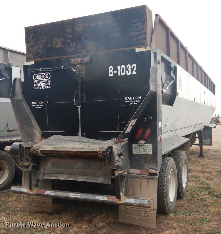 image for item HU9709 2008 Aulick 4260542 live bottom trailer