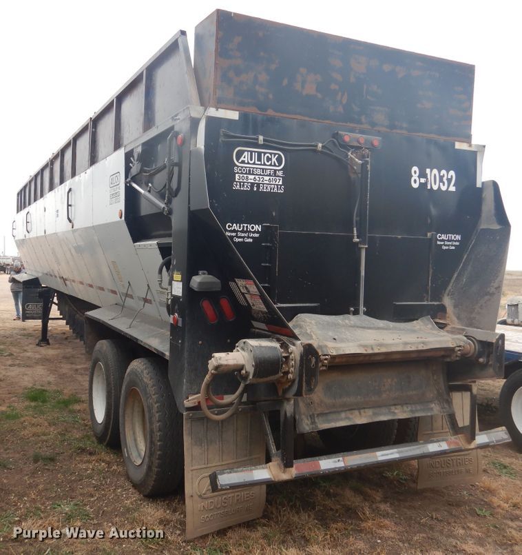 image for item HU9709 2008 Aulick 4260542 live bottom trailer