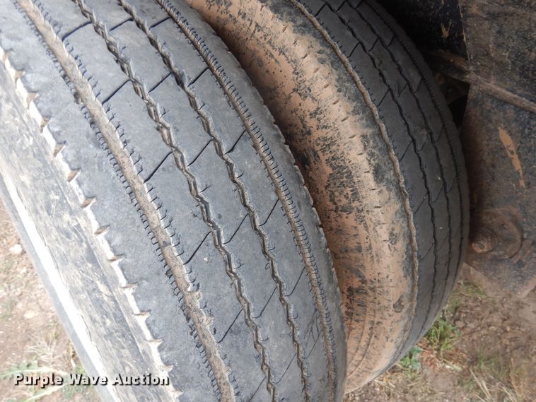 image for item HU9709 2008 Aulick 4260542 live bottom trailer