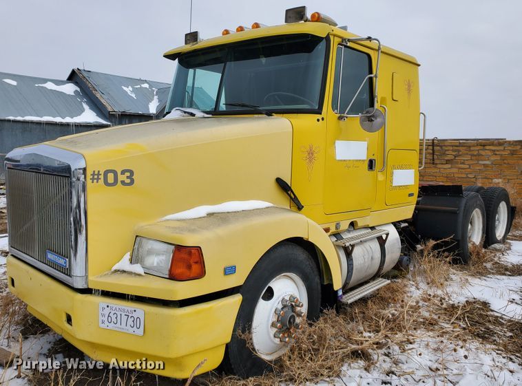 image for item HW9671 1989 White GMC WIA  semi truck