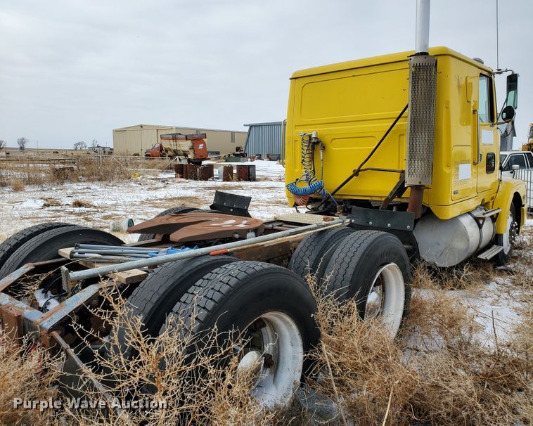 image for item HW9671 1989 White GMC WIA  semi truck