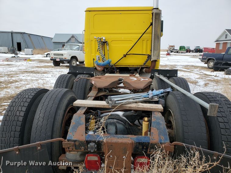 image for item HW9671 1989 White GMC WIA  semi truck