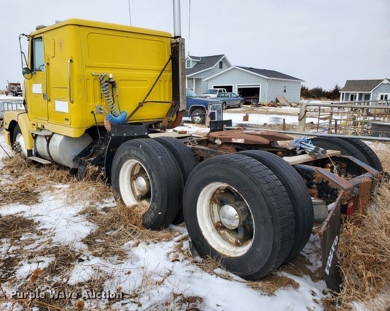 image for item HW9671 1989 White GMC WIA  semi truck