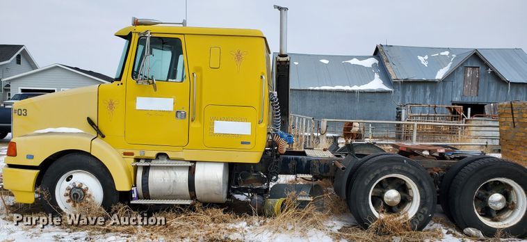image for item HW9671 1989 White GMC WIA  semi truck