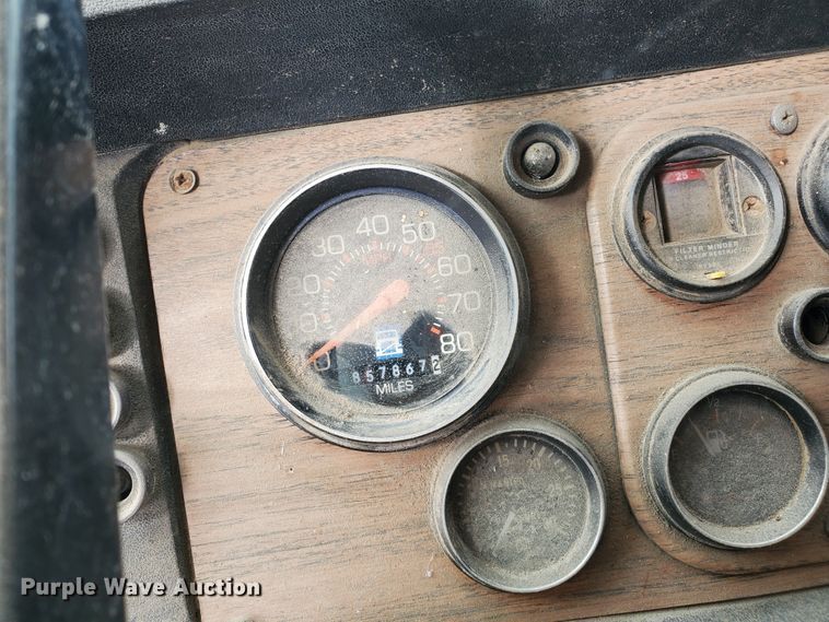 image for item HW9671 1989 White GMC WIA  semi truck